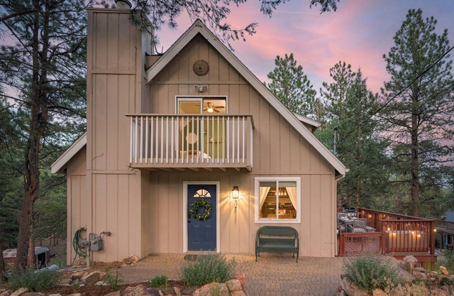 Pet Friendly Mountain Getaway w/Hot Tub & Game room