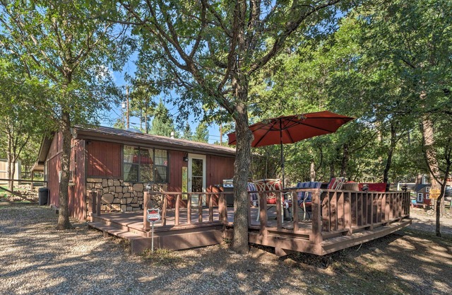 Pet-Friendly Ruidoso Cabin w/Hot Tub & Fire Pit