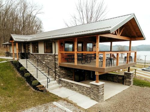 Pet-Friendly Tree Cabin with Lofted Space in Ohio