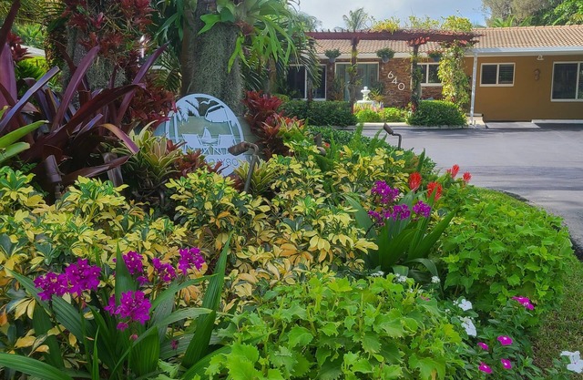 Pet Friendly Tropical Studio with Private Kitchen and Bath