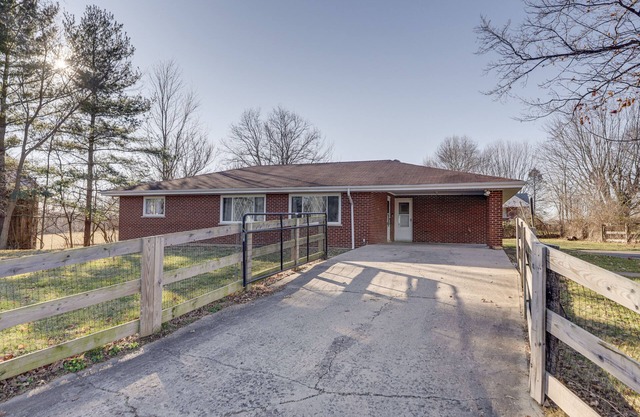 Pet-Friendly Union Home ~ 19 Mi to Cincinnati!