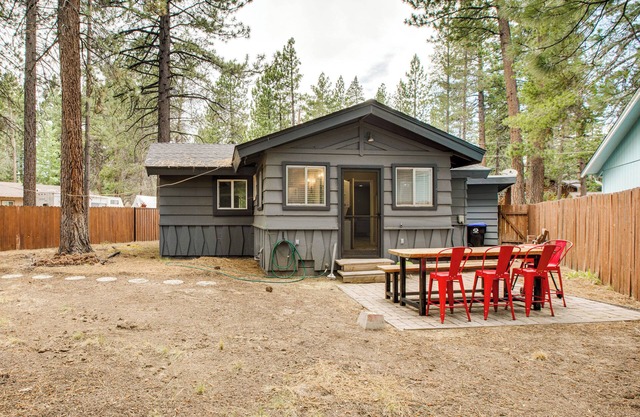 Pet-Friendly Home 4 Mi to Pope Beach!