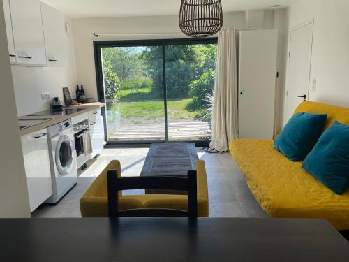 Petit gîte cosy proche de la mer, jardin privatif