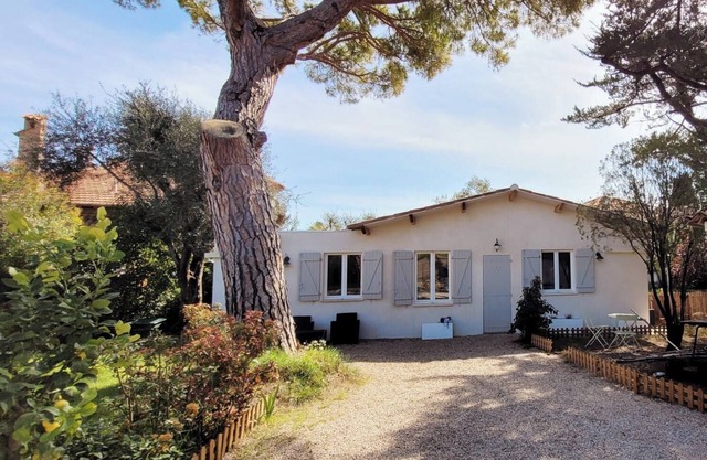 PETIT JUAS, DETACHED HOUSE, QUIET, NEAR BEACH, CENTER, CROISETTE