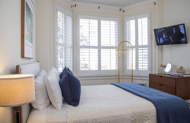 'Petite' Double Room with Ensuite Bathroom