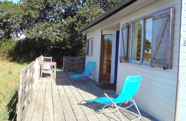 Petite Maison Bois , au Calme , a la Campagne Proche de la mer et des Commerces