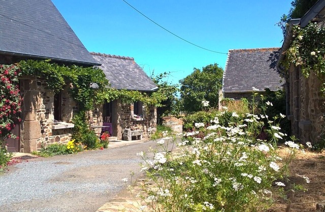 Petite Maison Bretonne à 1 km de la Plage des Rosaires