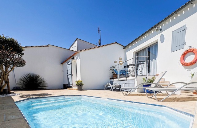 PETITE RETAISE lovely house with heated pool