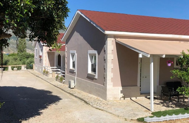 Petros Rooms & Apartments