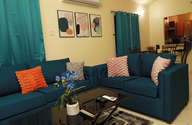 Phil's Hideaway #2-Charming 2-BR house with AC and WiFi in delightful Portmore