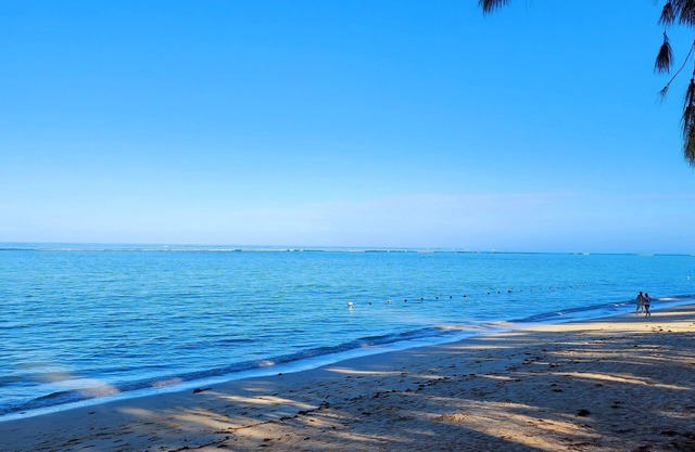 Phoenix Beach Apartments sea view