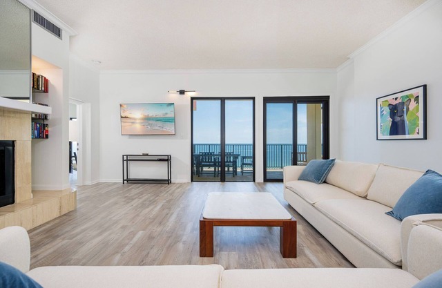 Phoenix II 2151 – Your Penthouse Getaway!