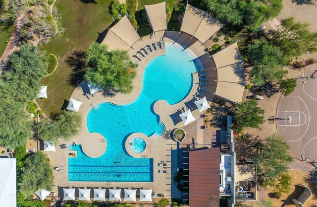 Pickleball court & Huge Pool