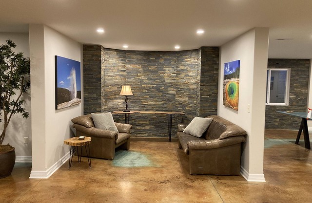 Picturesque Brick Home In Country, 1 Mile from East Lake and Osage Nature Trail!