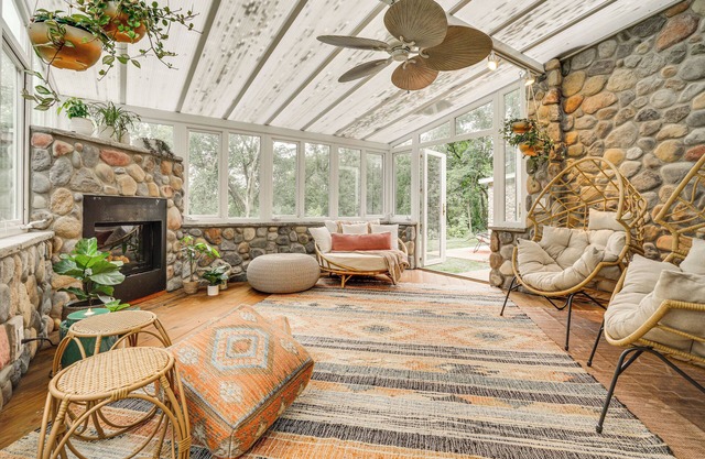 Picturesque Lake Elmo Cottage w/Fire Pits!
