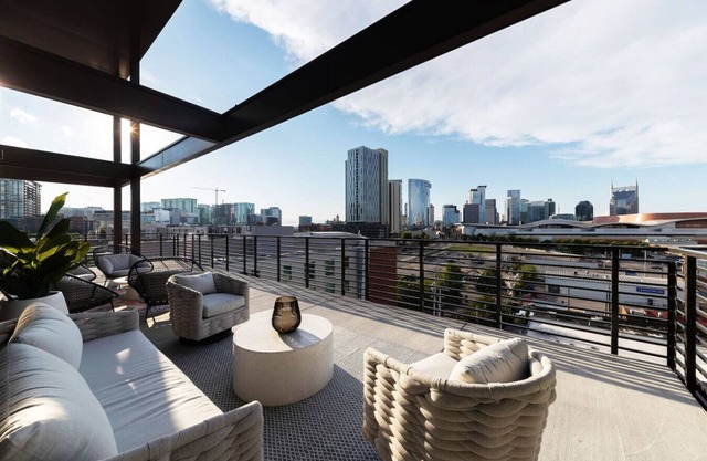Pie Town Penthouse/*Walk to Broadway!*