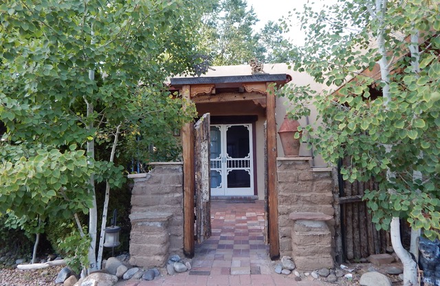 Pied a Terre in Gated Private Oasis