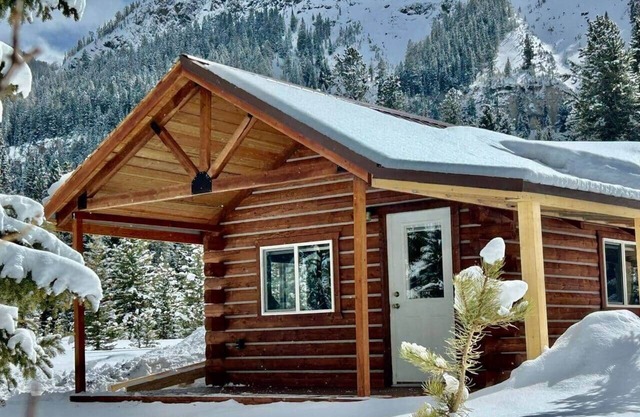 Pilot Peak Mountain Cabin