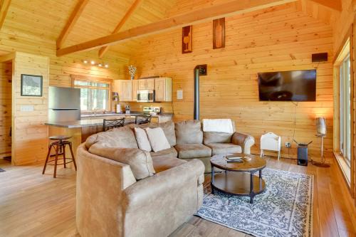 Pine Knob Cabin with Bluff Views in Mindoro!