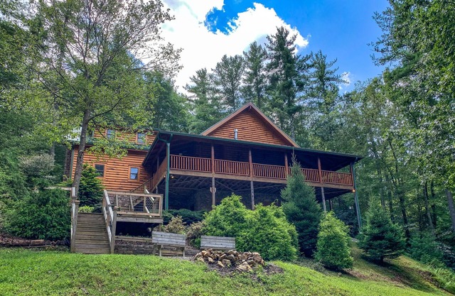 Pine Log Lodge Available Labor Day Weekend!
