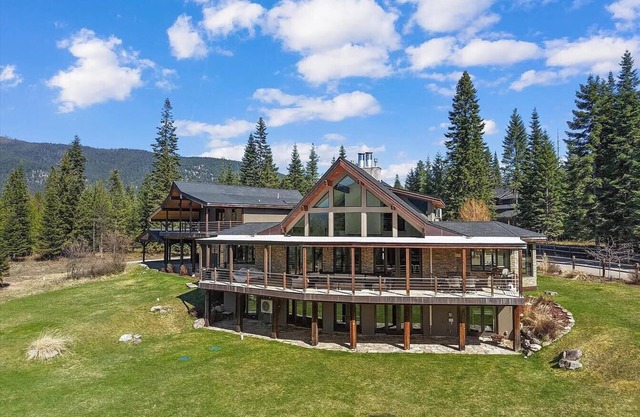 Pineapple Lodge Sleeps 25 With Guest House Sweeping Views Private Retreat.