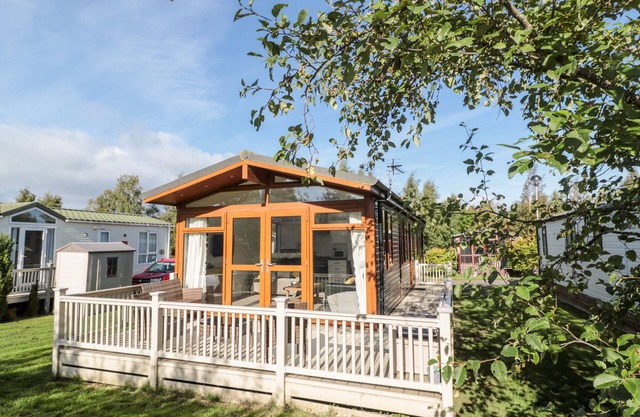 Pinecone Lodge - No 9