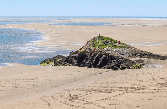 PINECONES, pet friendly, country holiday cottage in Morfa Bychan