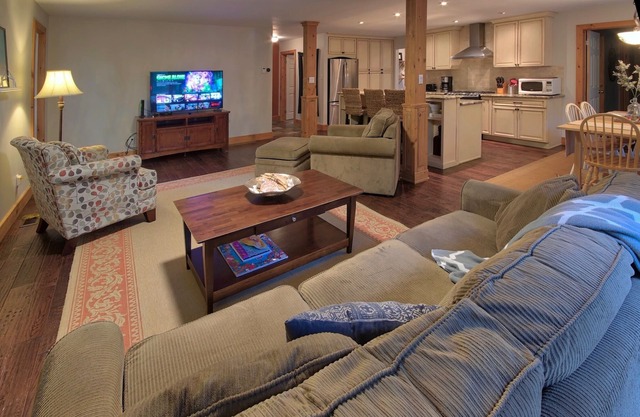 Pinetree Place: Lovely Huron Woods Cottage!