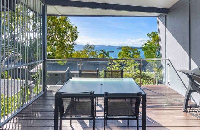 Pinnacle 2, Seaview Apartment on Hamilton Island