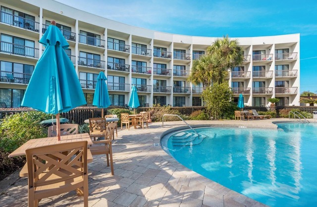 Pirates Bay B304 – Waterfront Studio with Pool, Balcony & Marina Views!