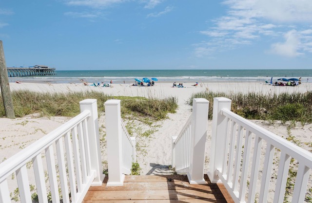 Pirates Cove & Mermaids Haven: Duplex sleeps 32!