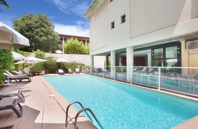 Piscine et soleil à deux pas du Cours Mirabeau