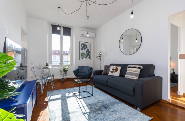 Place Massena - Central 1BR - Bright A/C