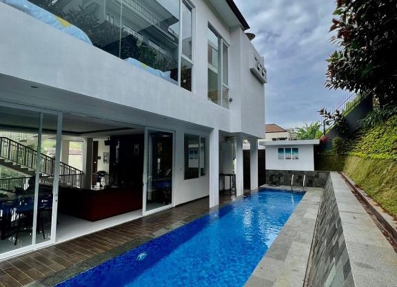 Platinum Yellow Bandung Villa 24 Pax Private Pool