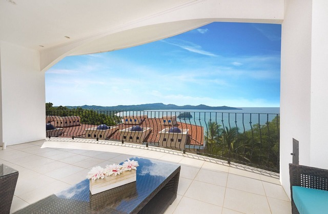Playa Flamingo: comfortable 3 BR oceanview condo - Flamingo Towers 17