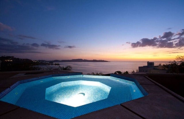 Playa Flamingo: Oceanside Villa w/rooftop jacuzzi, private located - Lot Four