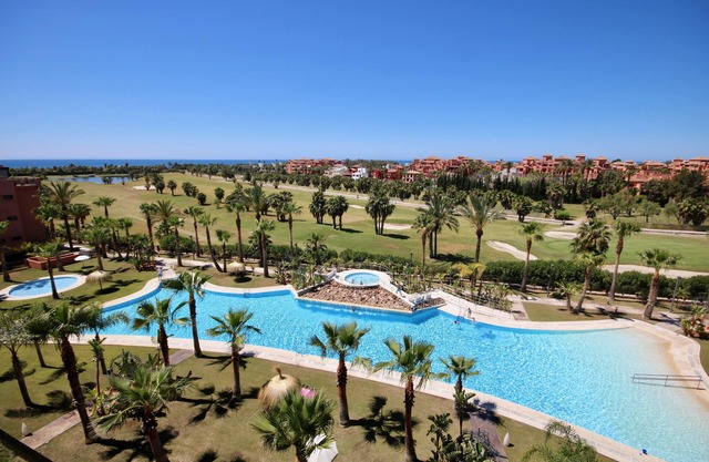 Playa Granada Golf Apartments with pool and jacuzzi