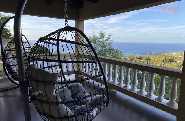 Playcation in Paradise villa with endless water view