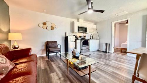 Plaza District Budget Studio Full Kitchen #20a