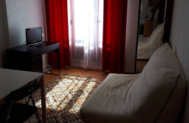 PLEASANT F2 APARTMENT CLOSE TO THE STATION AND THE CITY CENTER