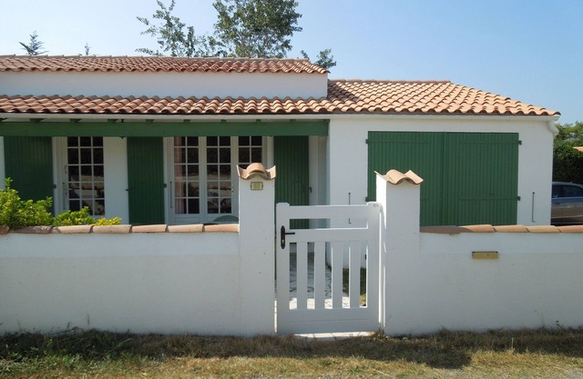 Pleasant house in a quiet location with sea access on foot.