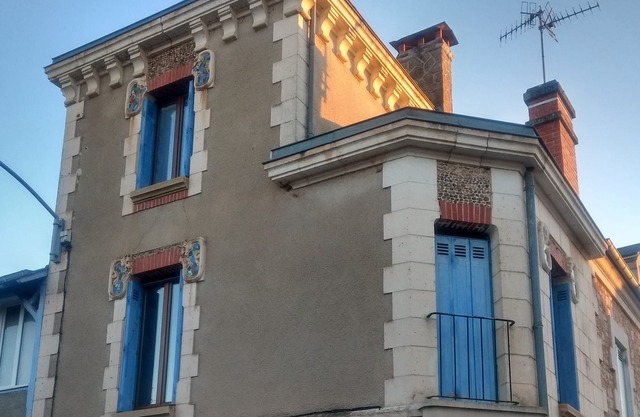 pleasant house with courtyard and garden near shops in Hautefort