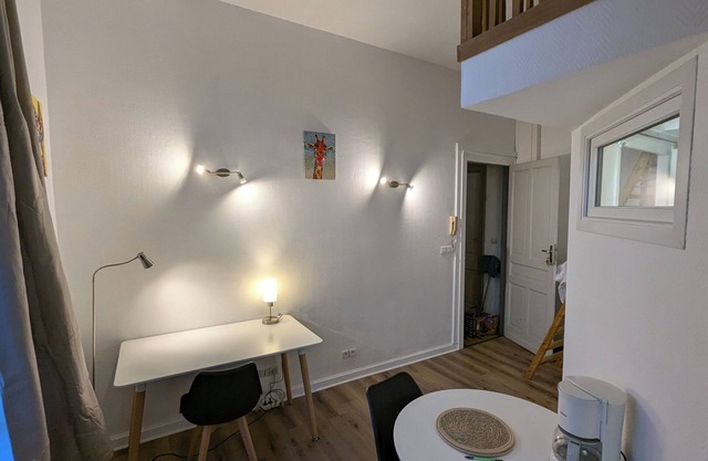 Pleasant mezzanine apartment for 2 in a very convenient location Lille downtown