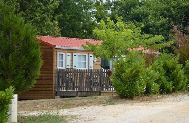 Pleasant mobile home on "Le Glandier" estate