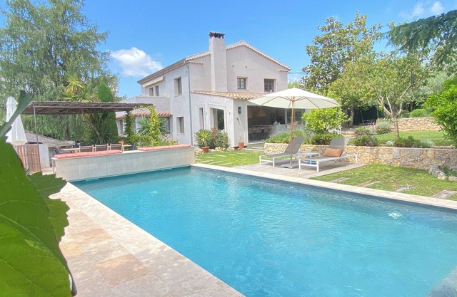 Pleasant modern Provencal family villa