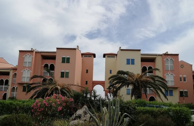 Pleasant T2 apartment in private residence with swimming pool! South exposure
