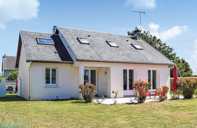 Pleasant vacation accommodation 400 meters from the sandy beach.