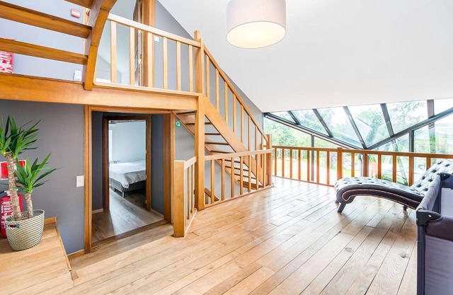 Plush Villa in La Roche-en-Ardenne with Swimming Pool