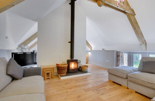 Plym Cottage - Three Bedroom House, Sleeps 6