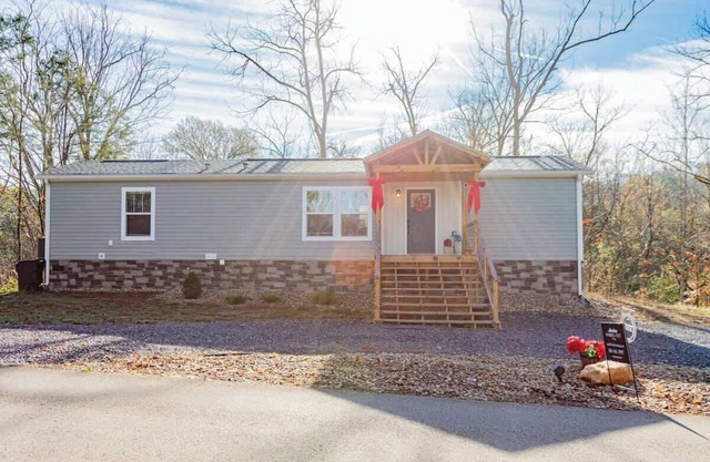 Pollard Place 2BR 2 BA Smokies Winterfest